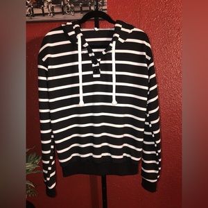 Sweatshirt. XL. Black with white stripes.